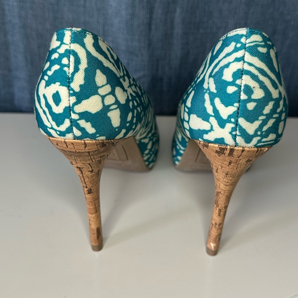 Cristian Siriano color teal, high heels